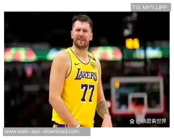 东契奇豪取30分7篮板6助攻詹姆斯贡献19分3篮板7助攻湖人战胜雷霆取得大胜